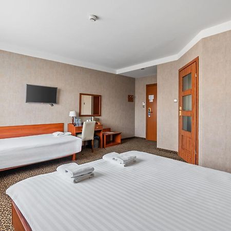 Hotel Diament Vacanza Katowice - Siemianowice เชียเมโนวิเซ สลอสเก ภายนอก รูปภาพ