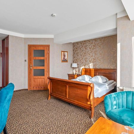Hotel Diament Vacanza Katowice - Siemianowice เชียเมโนวิเซ สลอสเก ภายนอก รูปภาพ