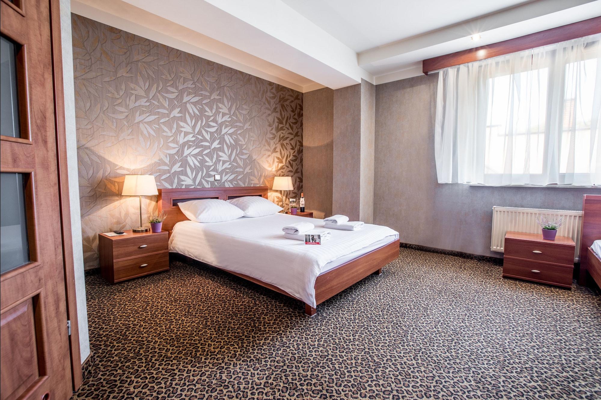 Hotel Diament Vacanza Katowice - Siemianowice เชียเมโนวิเซ สลอสเก ภายนอก รูปภาพ