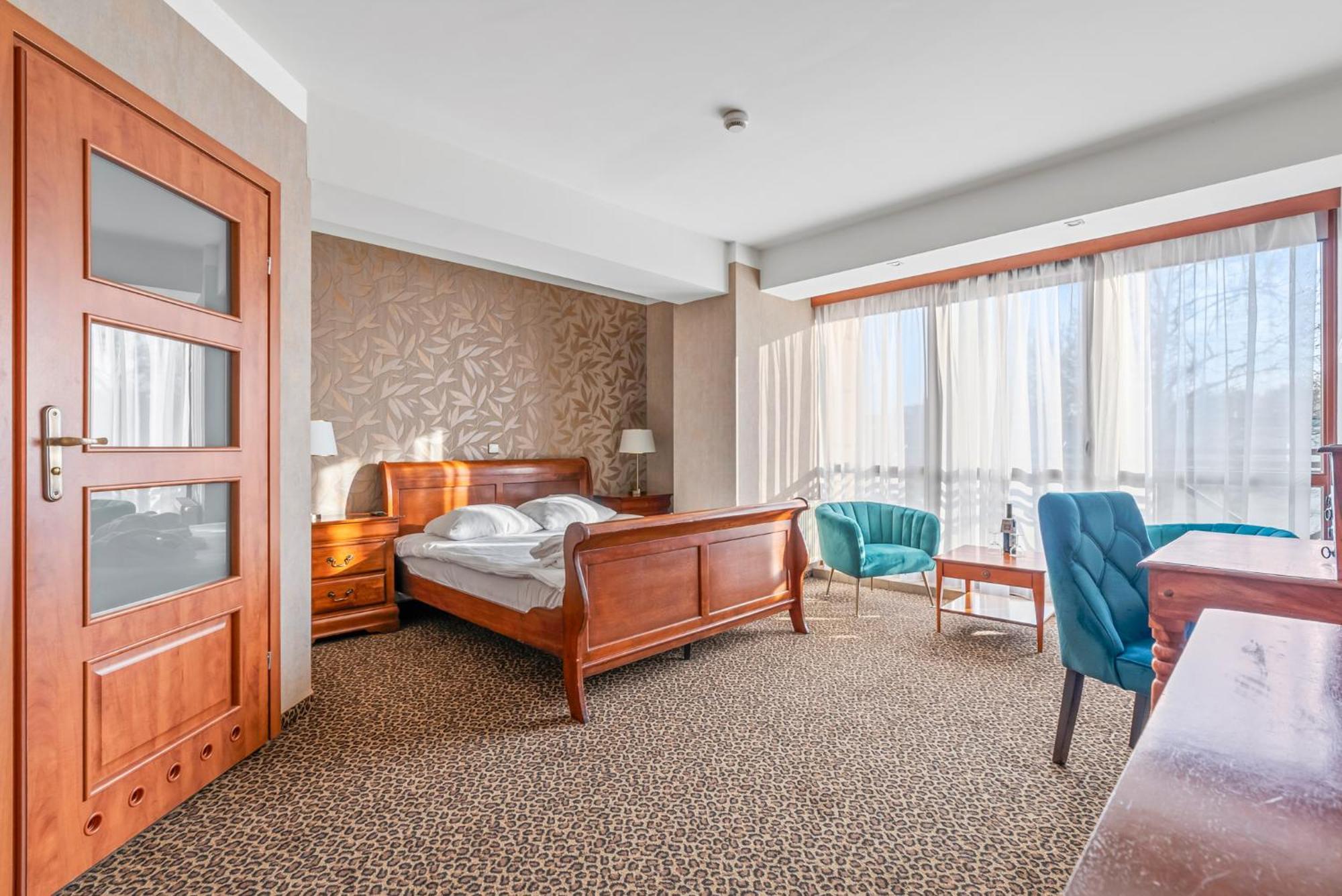 Hotel Diament Vacanza Katowice - Siemianowice เชียเมโนวิเซ สลอสเก ภายนอก รูปภาพ