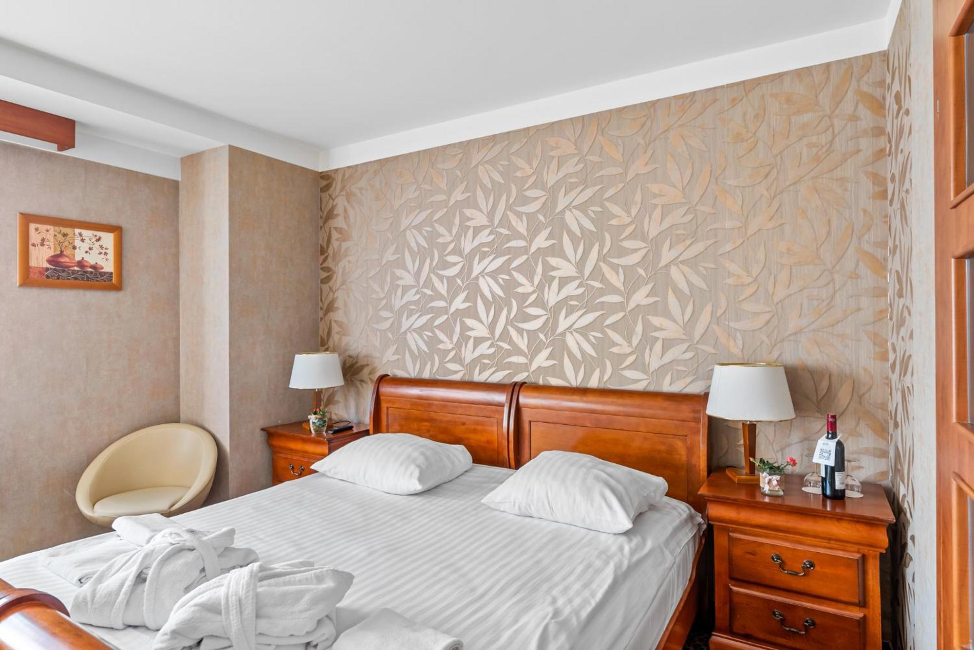Hotel Diament Vacanza Katowice - Siemianowice เชียเมโนวิเซ สลอสเก ภายนอก รูปภาพ