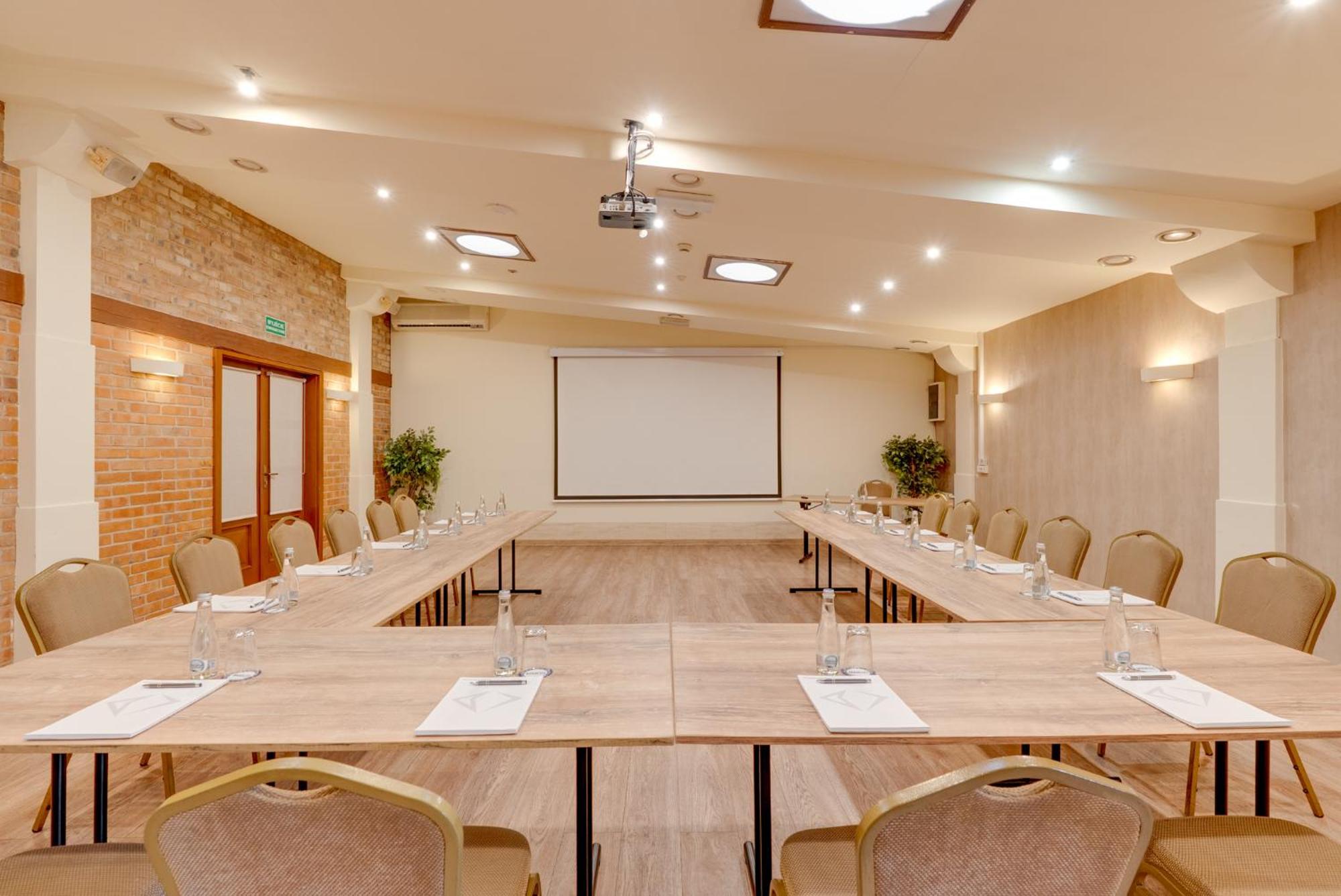 Hotel Diament Vacanza Katowice - Siemianowice เชียเมโนวิเซ สลอสเก ภายนอก รูปภาพ