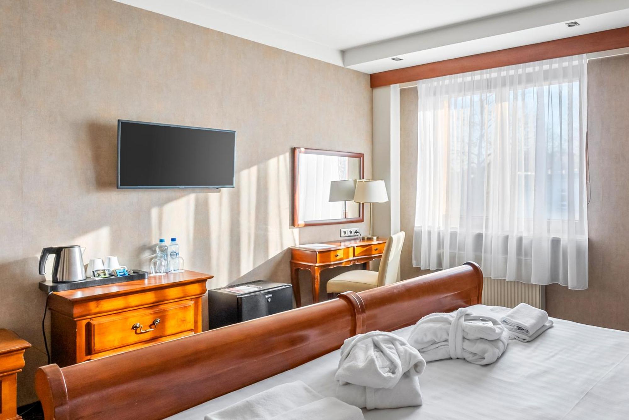 Hotel Diament Vacanza Katowice - Siemianowice เชียเมโนวิเซ สลอสเก ภายนอก รูปภาพ