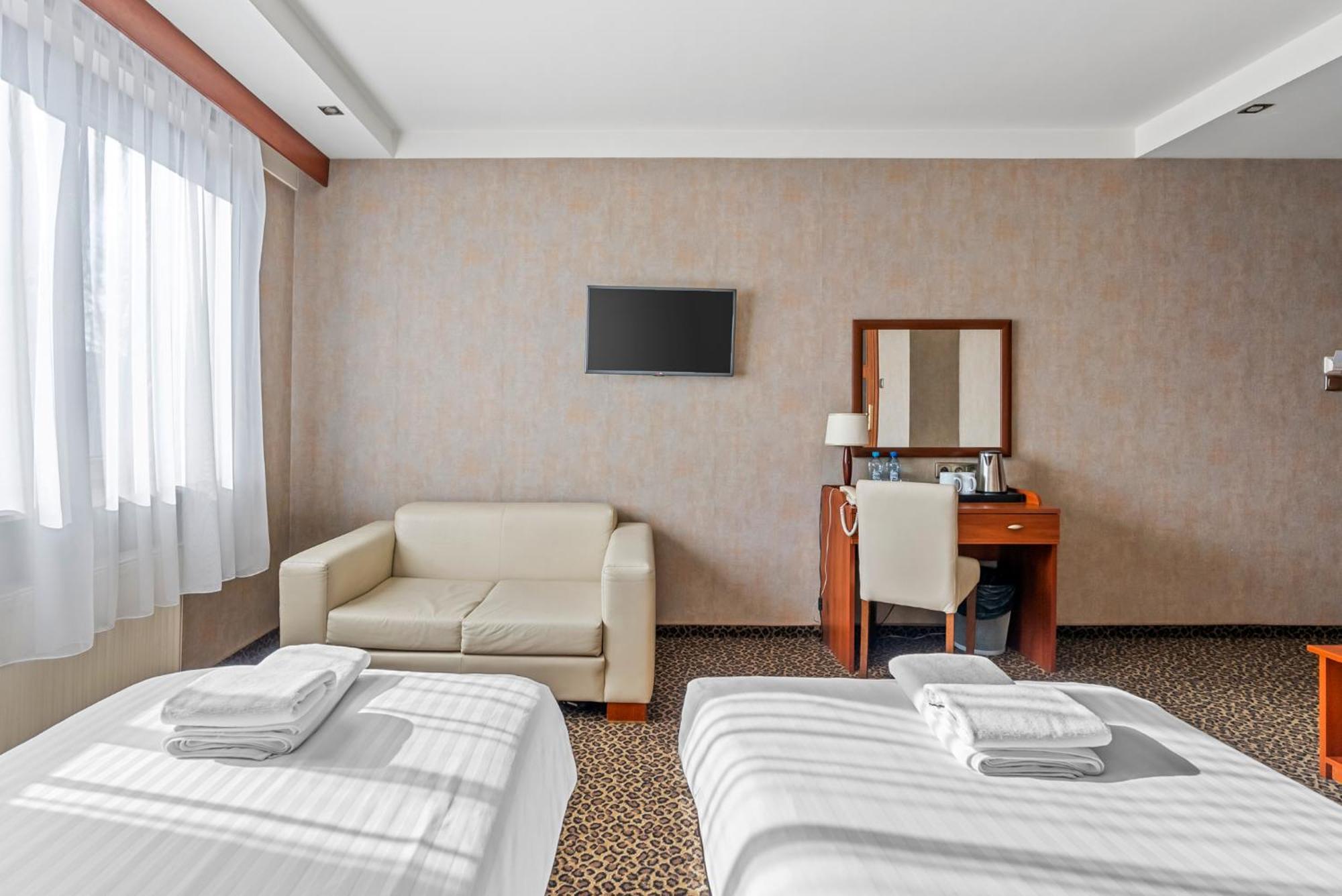 Hotel Diament Vacanza Katowice - Siemianowice เชียเมโนวิเซ สลอสเก ภายนอก รูปภาพ