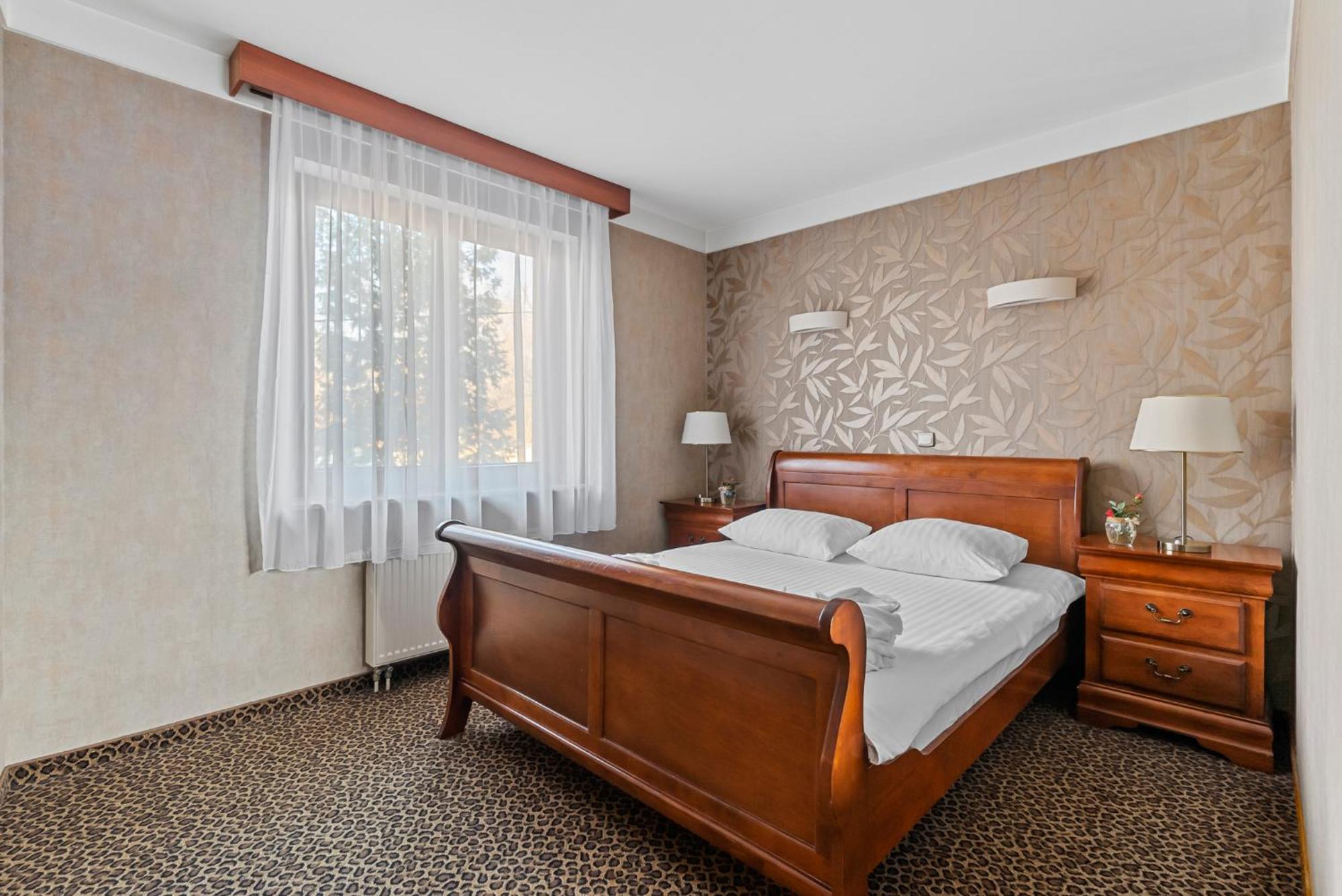 Hotel Diament Vacanza Katowice - Siemianowice เชียเมโนวิเซ สลอสเก ภายนอก รูปภาพ