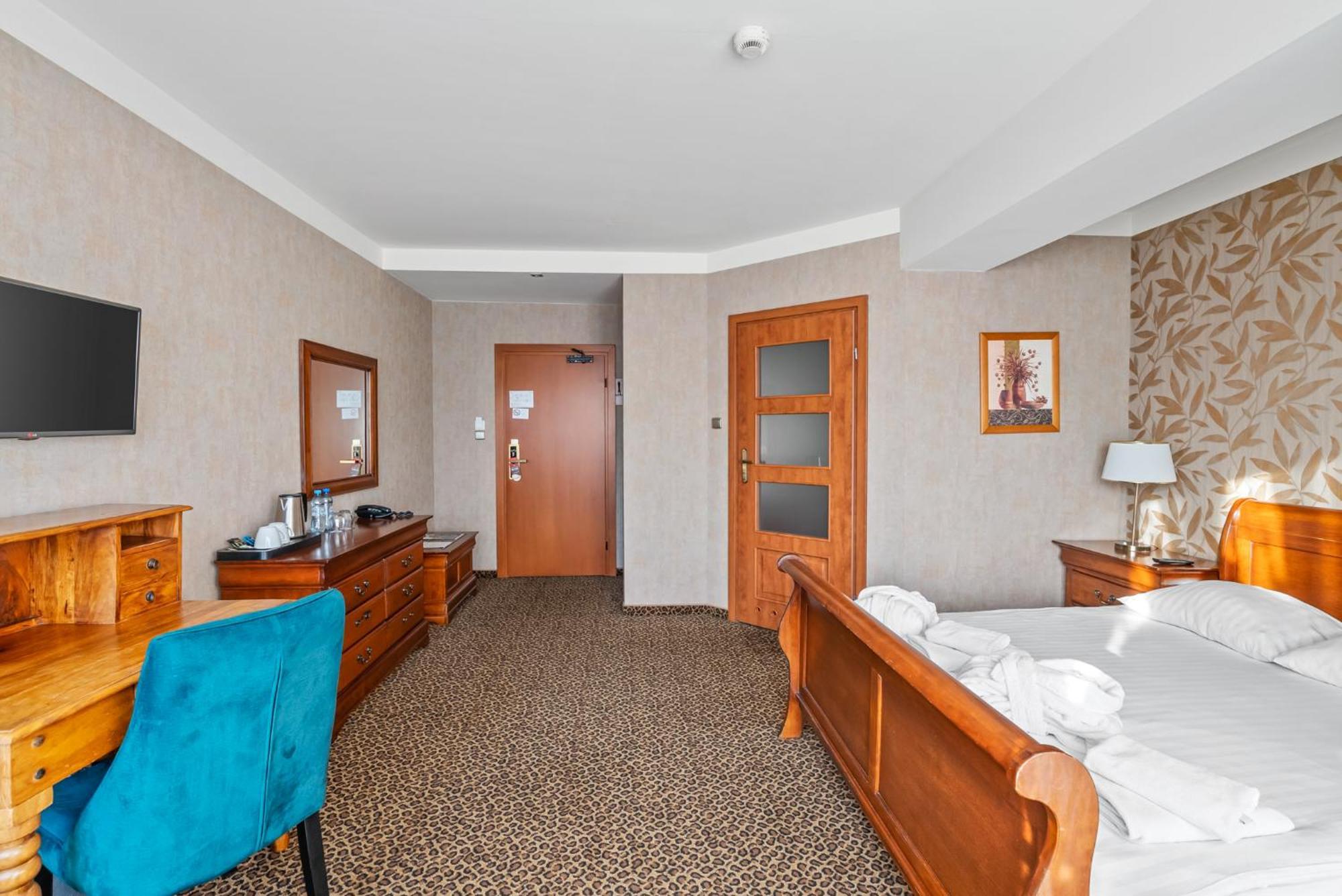 Hotel Diament Vacanza Katowice - Siemianowice เชียเมโนวิเซ สลอสเก ภายนอก รูปภาพ