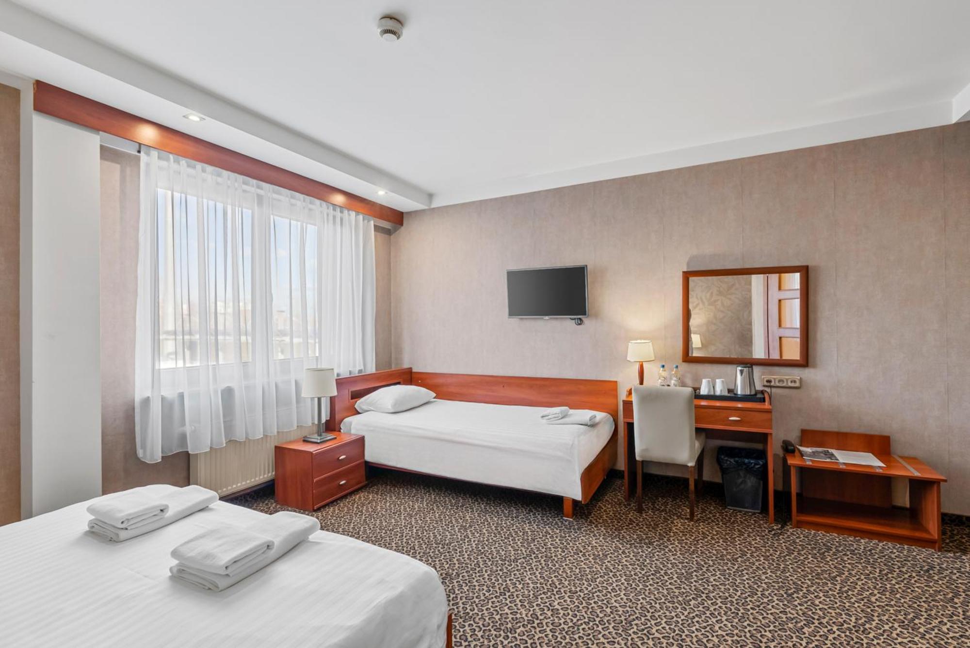 Hotel Diament Vacanza Katowice - Siemianowice เชียเมโนวิเซ สลอสเก ภายนอก รูปภาพ