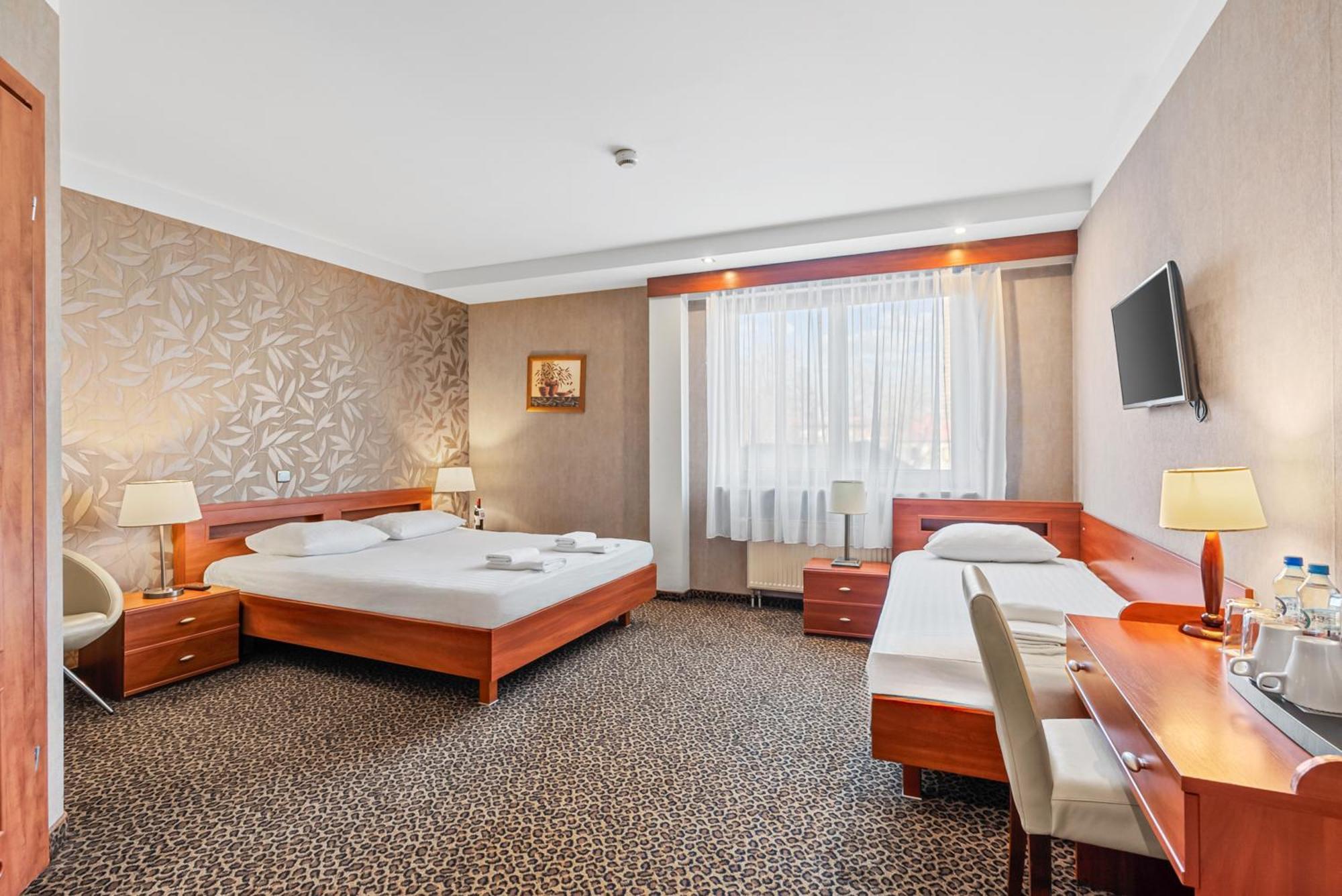 Hotel Diament Vacanza Katowice - Siemianowice เชียเมโนวิเซ สลอสเก ภายนอก รูปภาพ