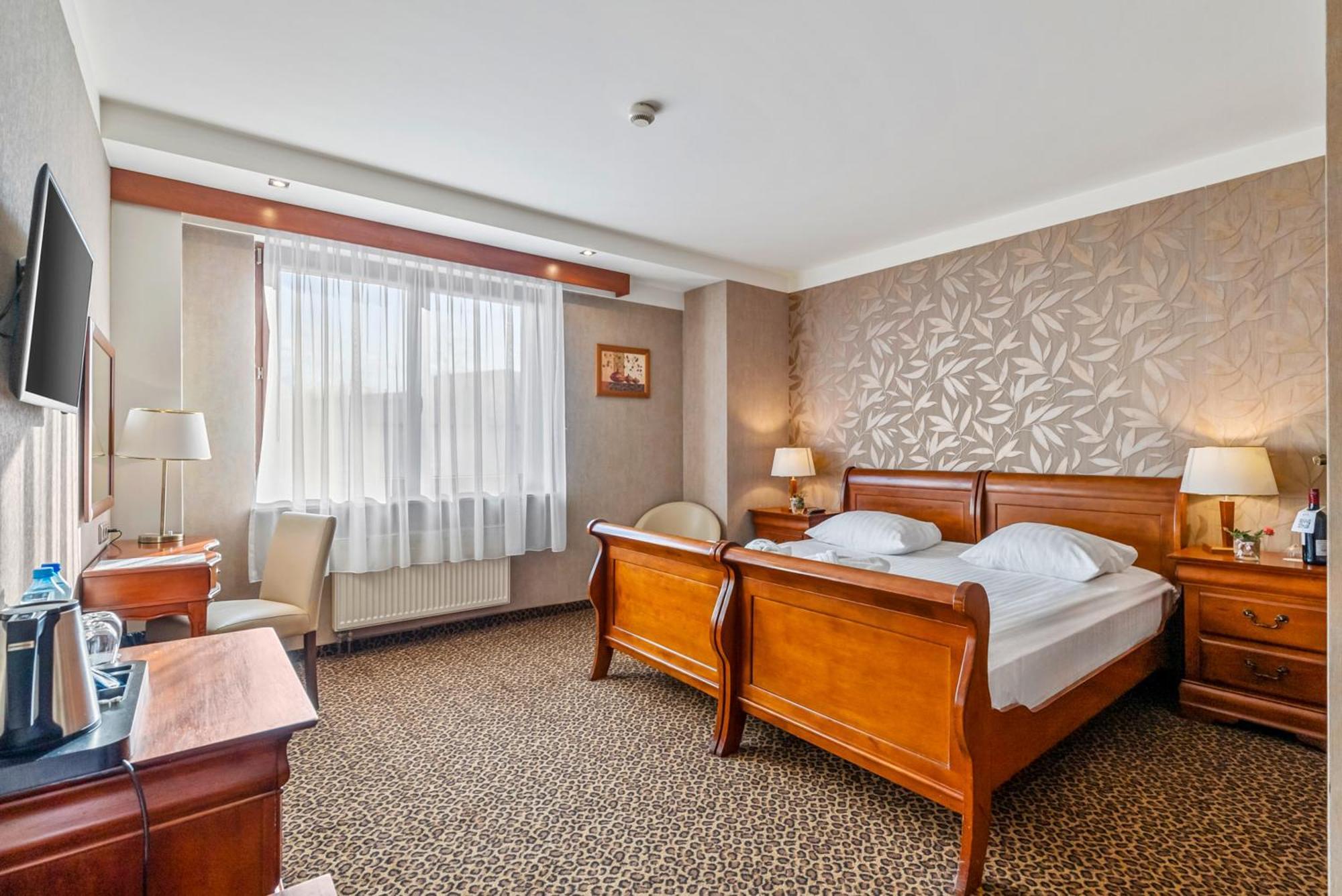 Hotel Diament Vacanza Katowice - Siemianowice เชียเมโนวิเซ สลอสเก ภายนอก รูปภาพ