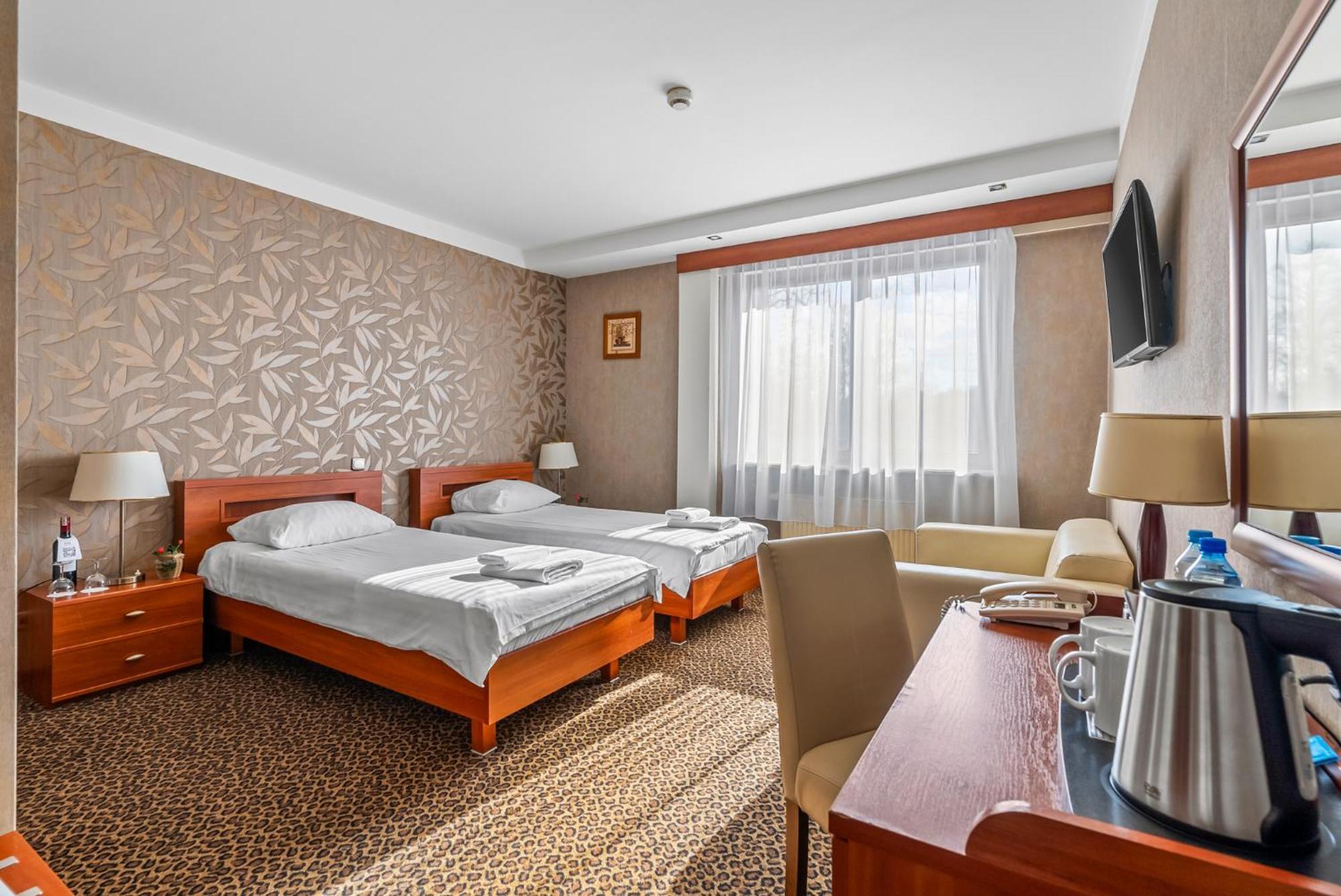 Hotel Diament Vacanza Katowice - Siemianowice เชียเมโนวิเซ สลอสเก ภายนอก รูปภาพ