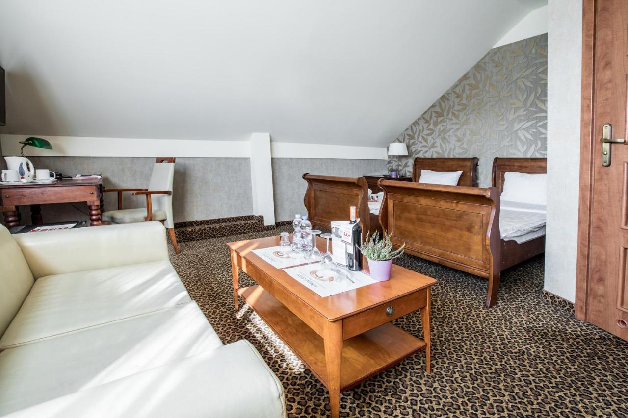Hotel Diament Vacanza Katowice - Siemianowice เชียเมโนวิเซ สลอสเก ภายนอก รูปภาพ